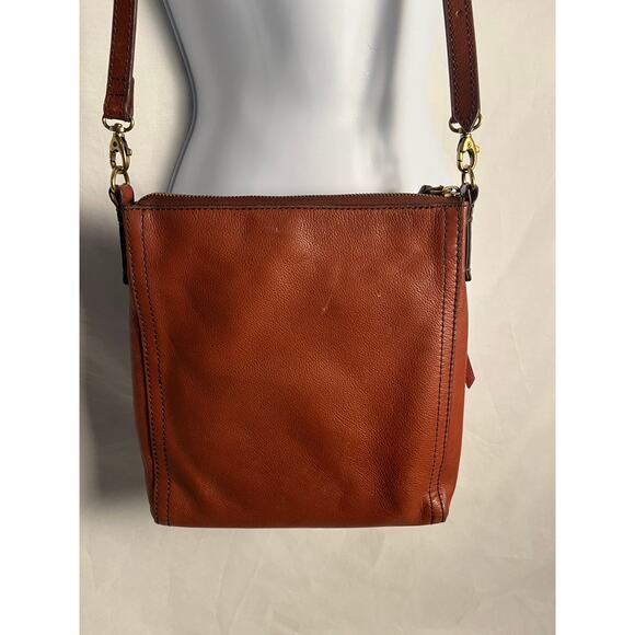 Fossil Leather Crossbody Bag Brown Adjustable Strap Zip Pocket Classic Style - Picture 3 of 6